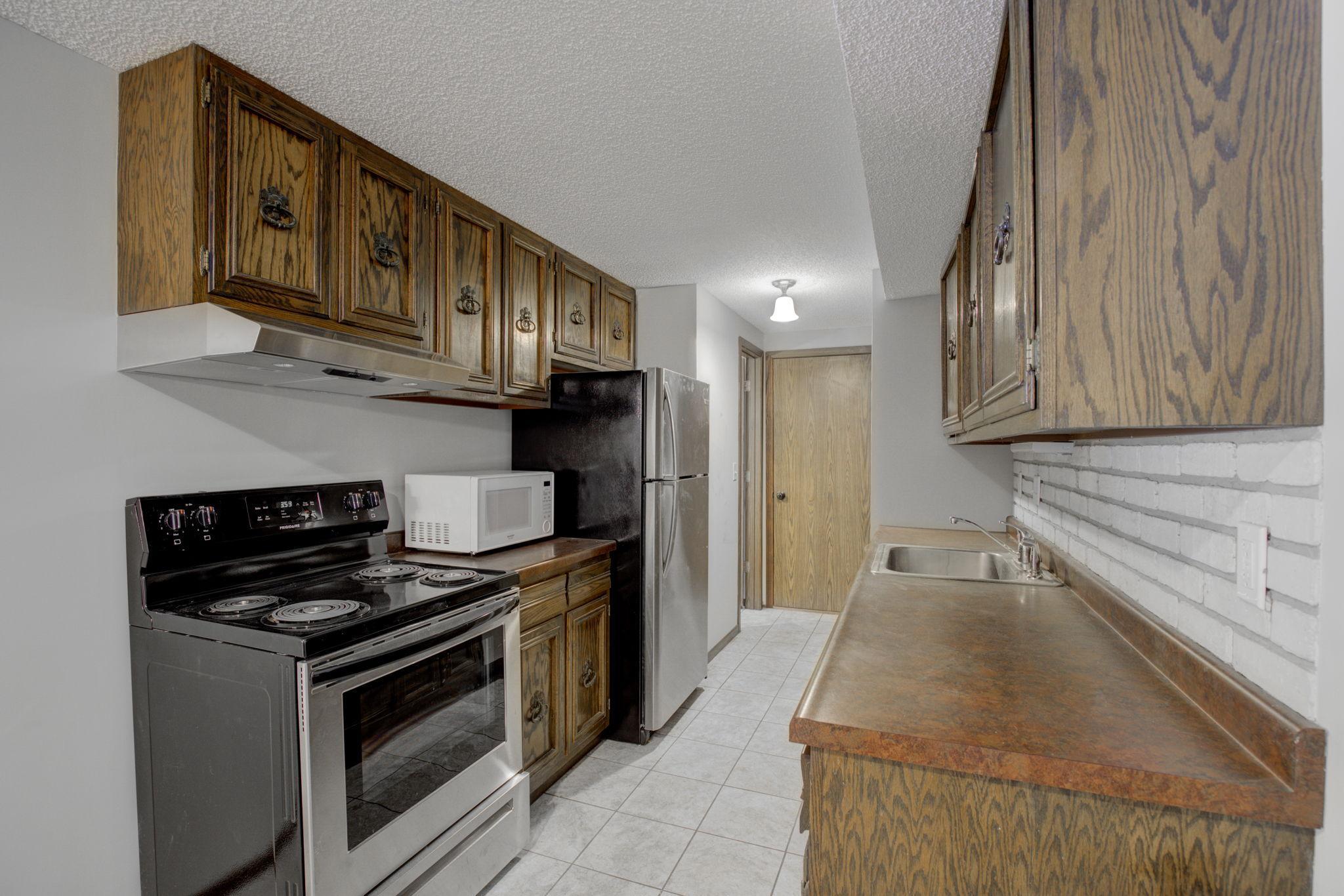2226 Kings Valley Road East Golden Valley, MN 55427 - Photo 3 of 20