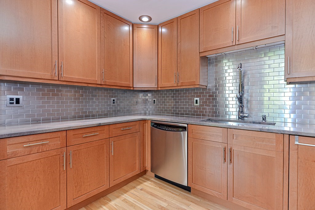 12 Brookside Road, Unit 34 Westford, MA 01886 - Photo 6 of 28 Gallery Image 6