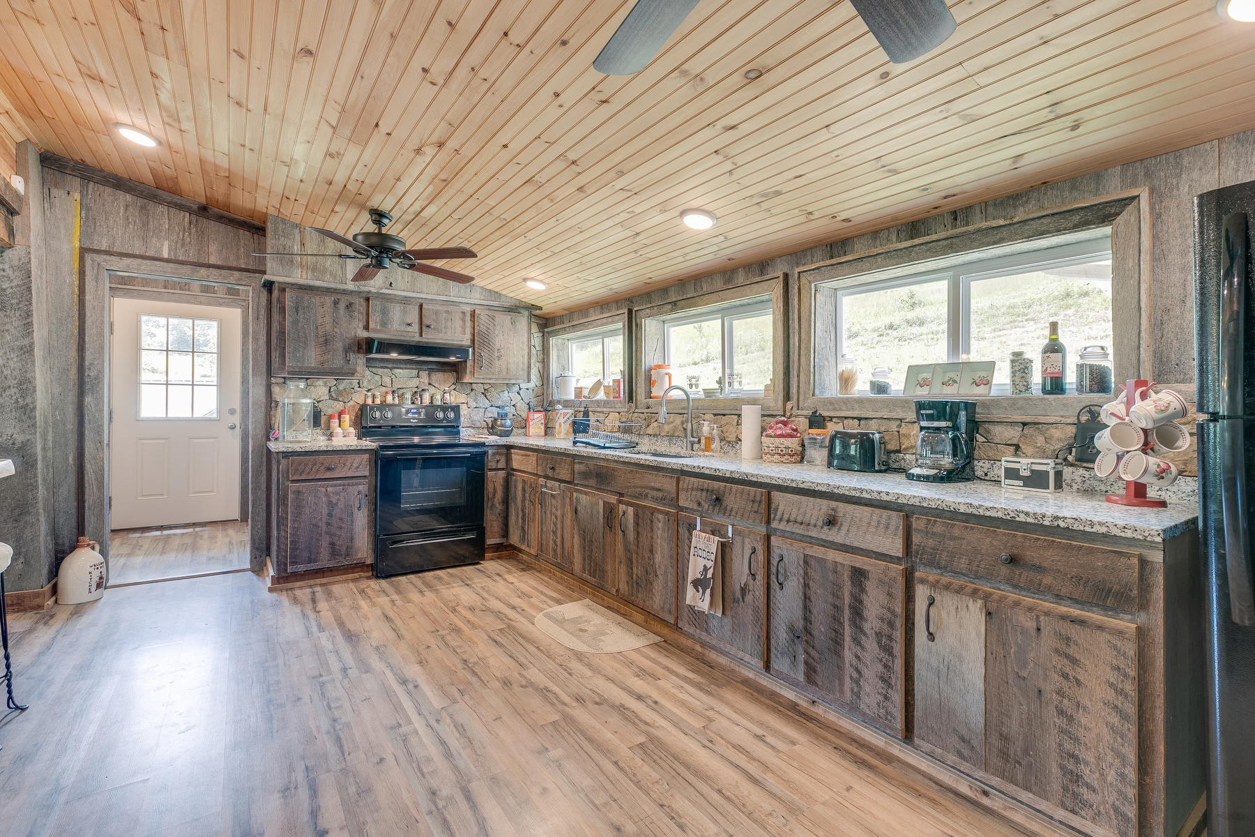 1065 Snowflake Road Surgoinsville, TN 37873 - Photo 16 of 48 016