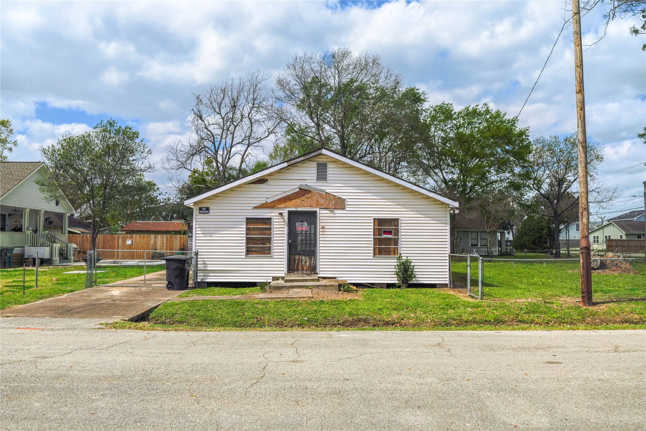 6515 Lloyd Street Houston, TX 77022 - Photo 14 of 34 a front view of house with yard and green space