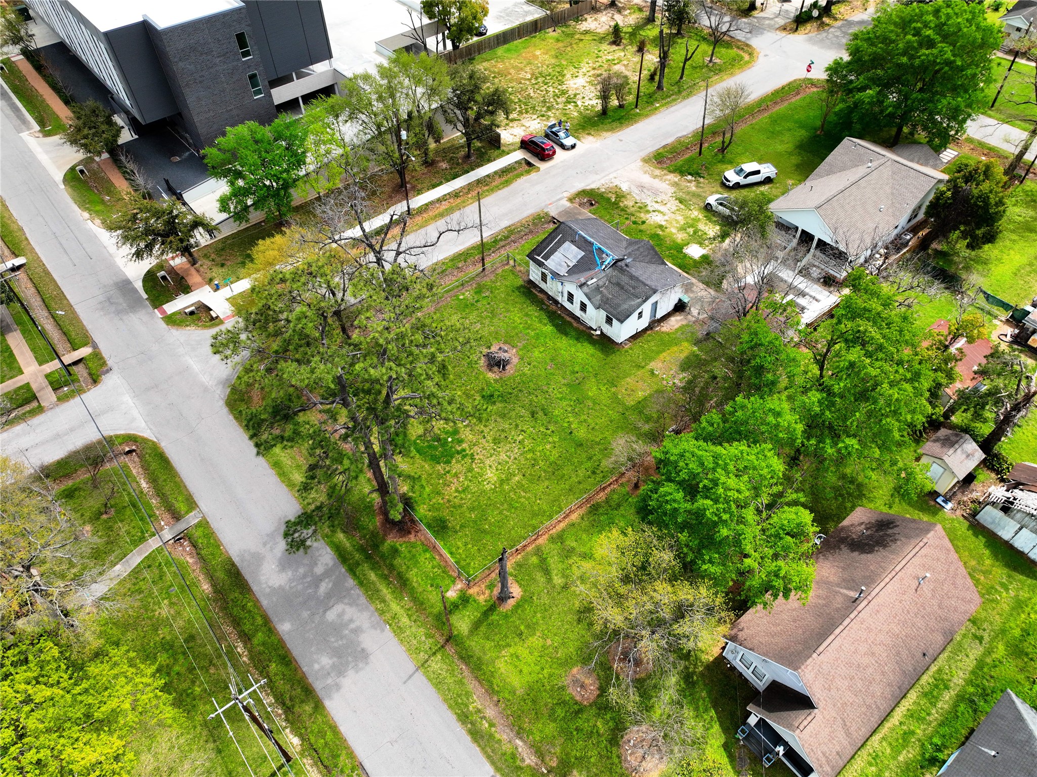 6515 Lloyd Street Houston, TX 77022 - Photo 6 of 34 an aerial view of a house with a yard
