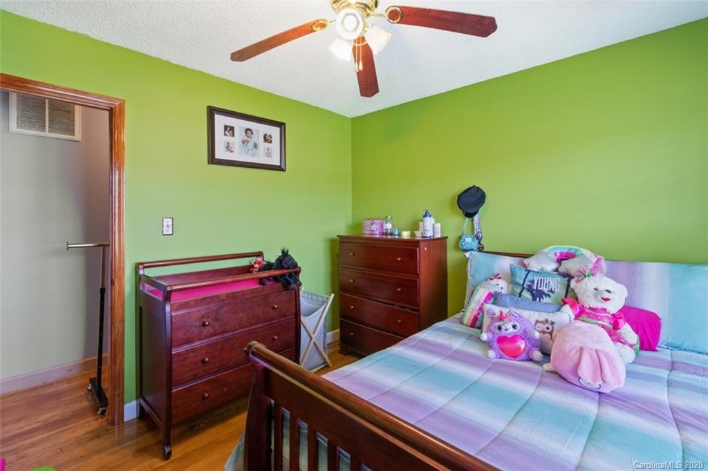 5124 Cheviot Road Charlotte, NC 28269 - Photo 12 of 34