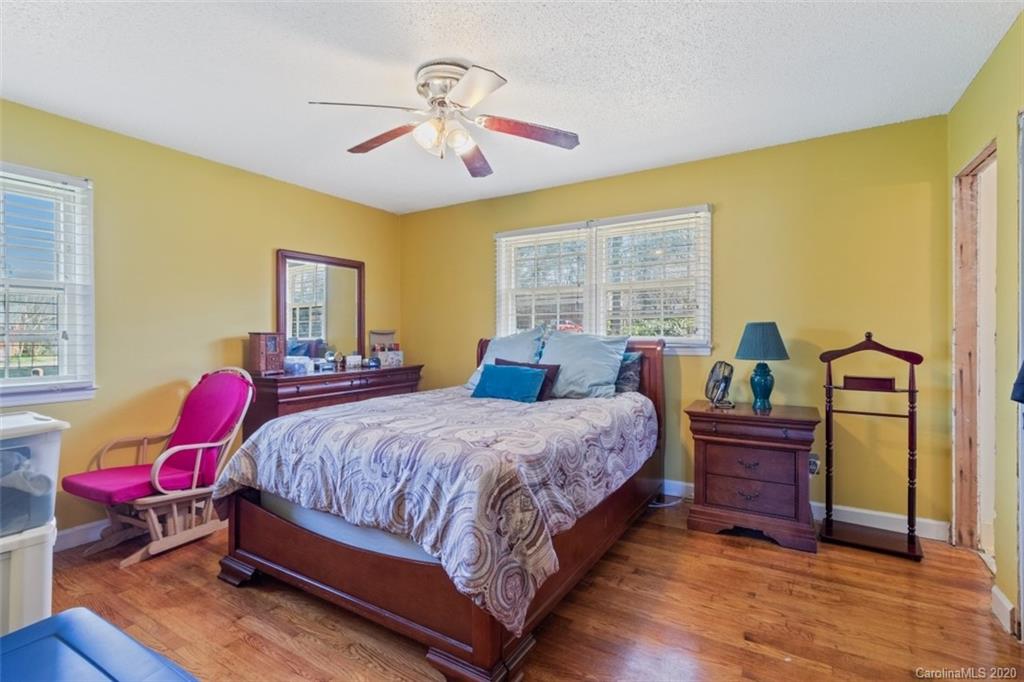 5124 Cheviot Road Charlotte, NC 28269 - Photo 15 of 34