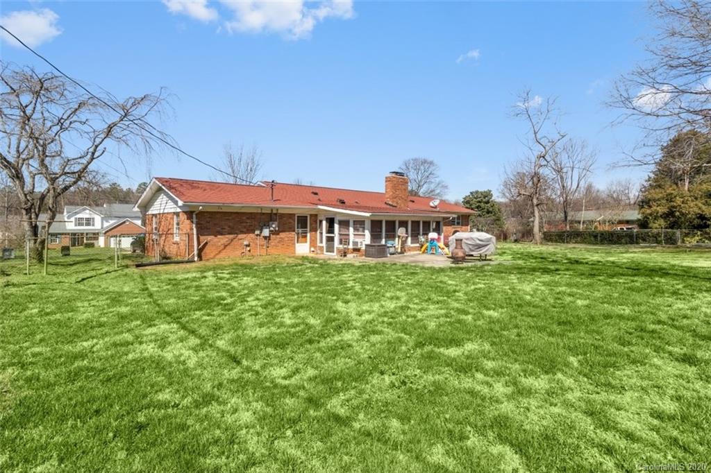 5124 Cheviot Road Charlotte, NC 28269 - Photo 3 of 34