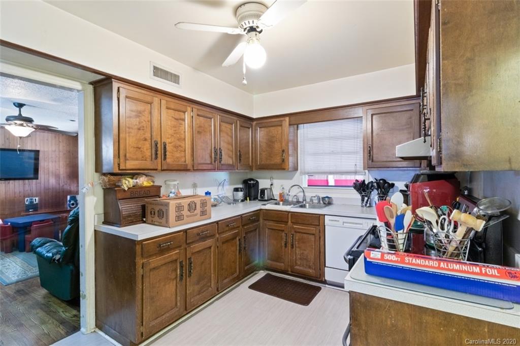 5124 Cheviot Road Charlotte, NC 28269 - Photo 10 of 34