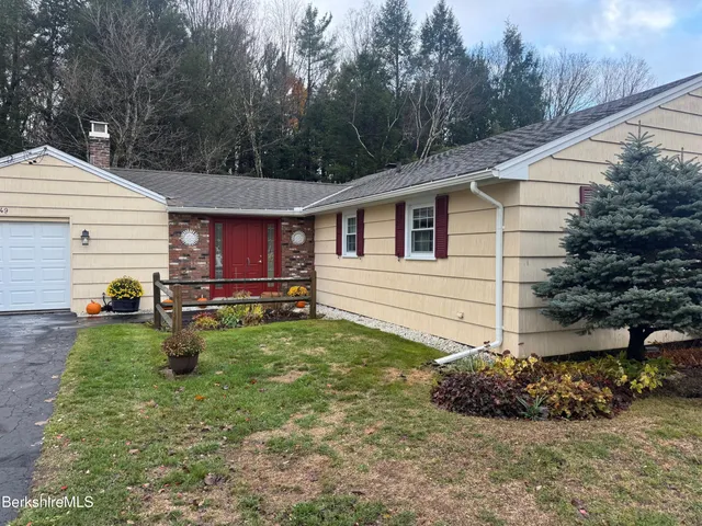 a view of a back yard of the house