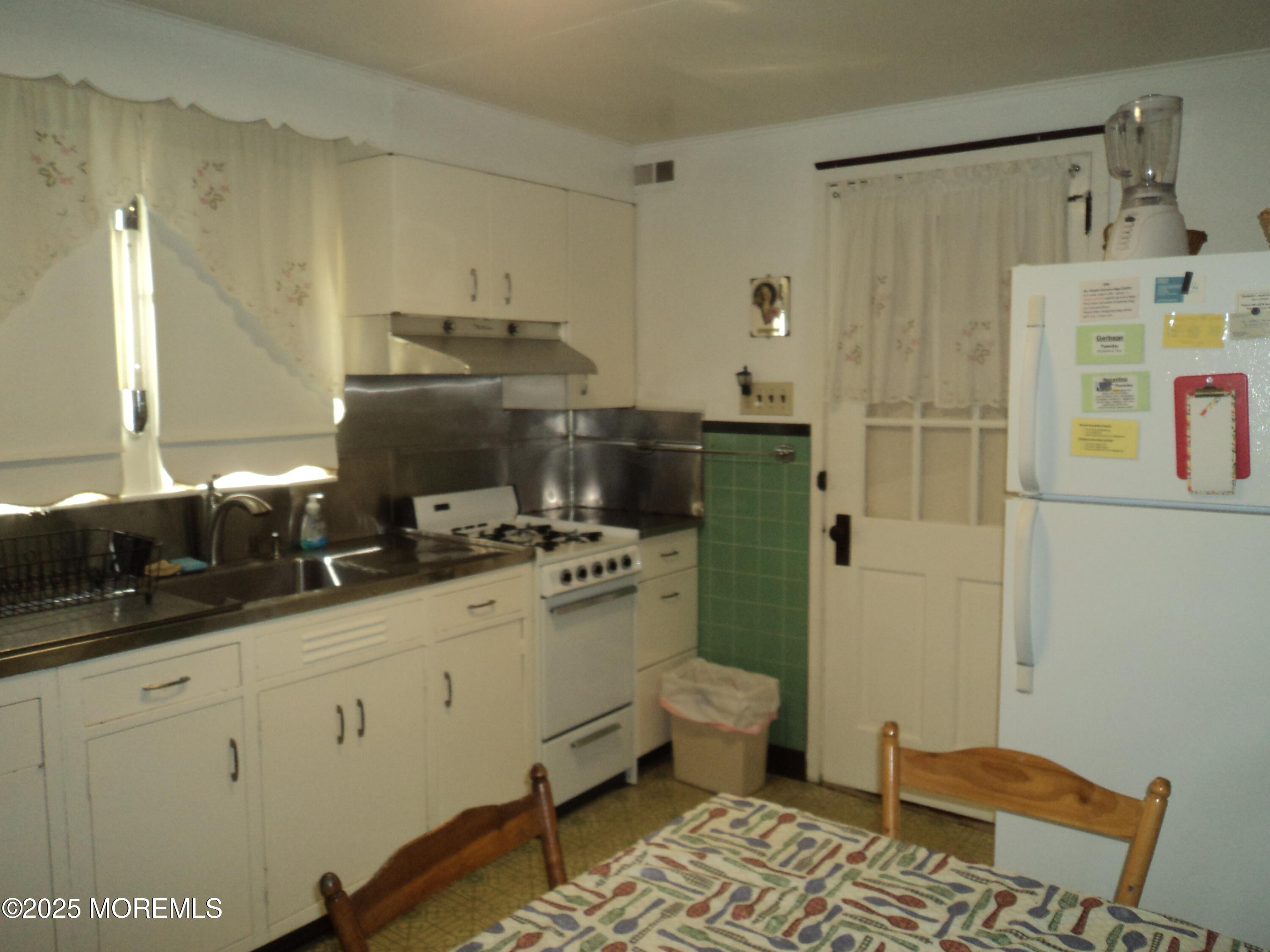 128 George Road Toms River, NJ 08753 - Photo 10 of 26 DSC07081