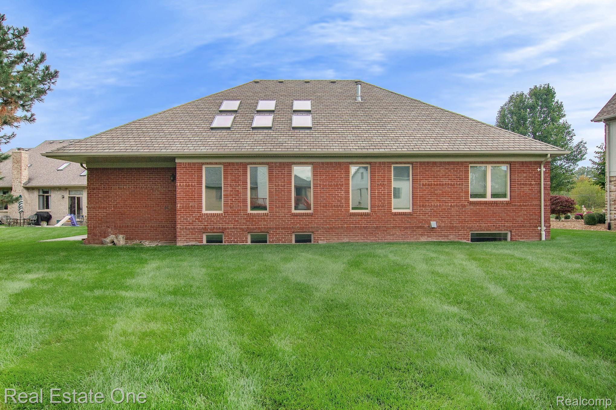 51900 Baker Road New Baltimore, MI 48047 - Photo 4 of 26 IMG_0796.jpg