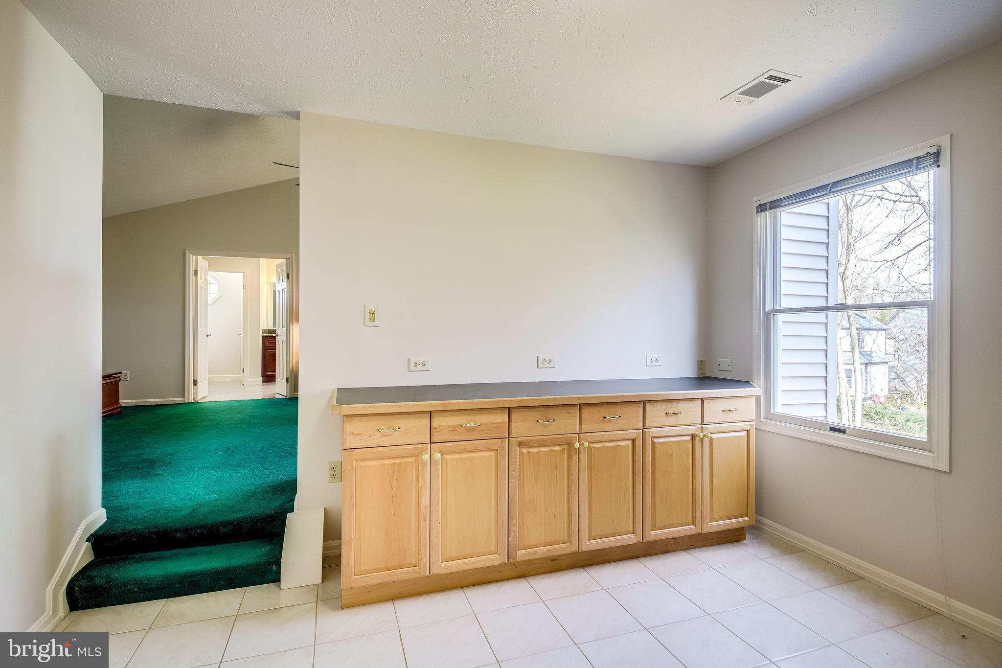 58 Rutherford Circle Sterling, VA 20165 - Photo 26 of 51 Sitting room off the primary suite