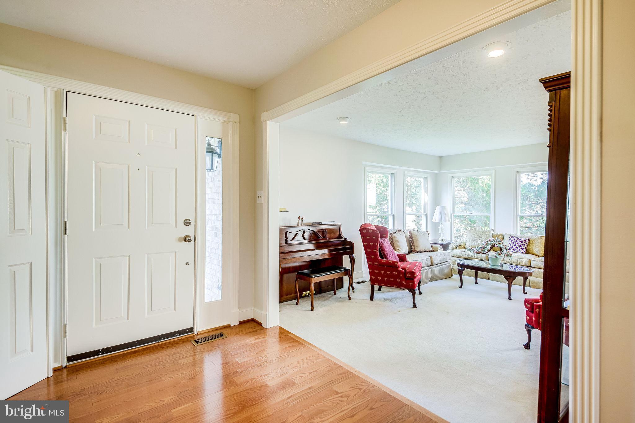 58 Rutherford Circle Sterling, VA 20165 - Photo 5 of 51 Hardwood floors in the entry