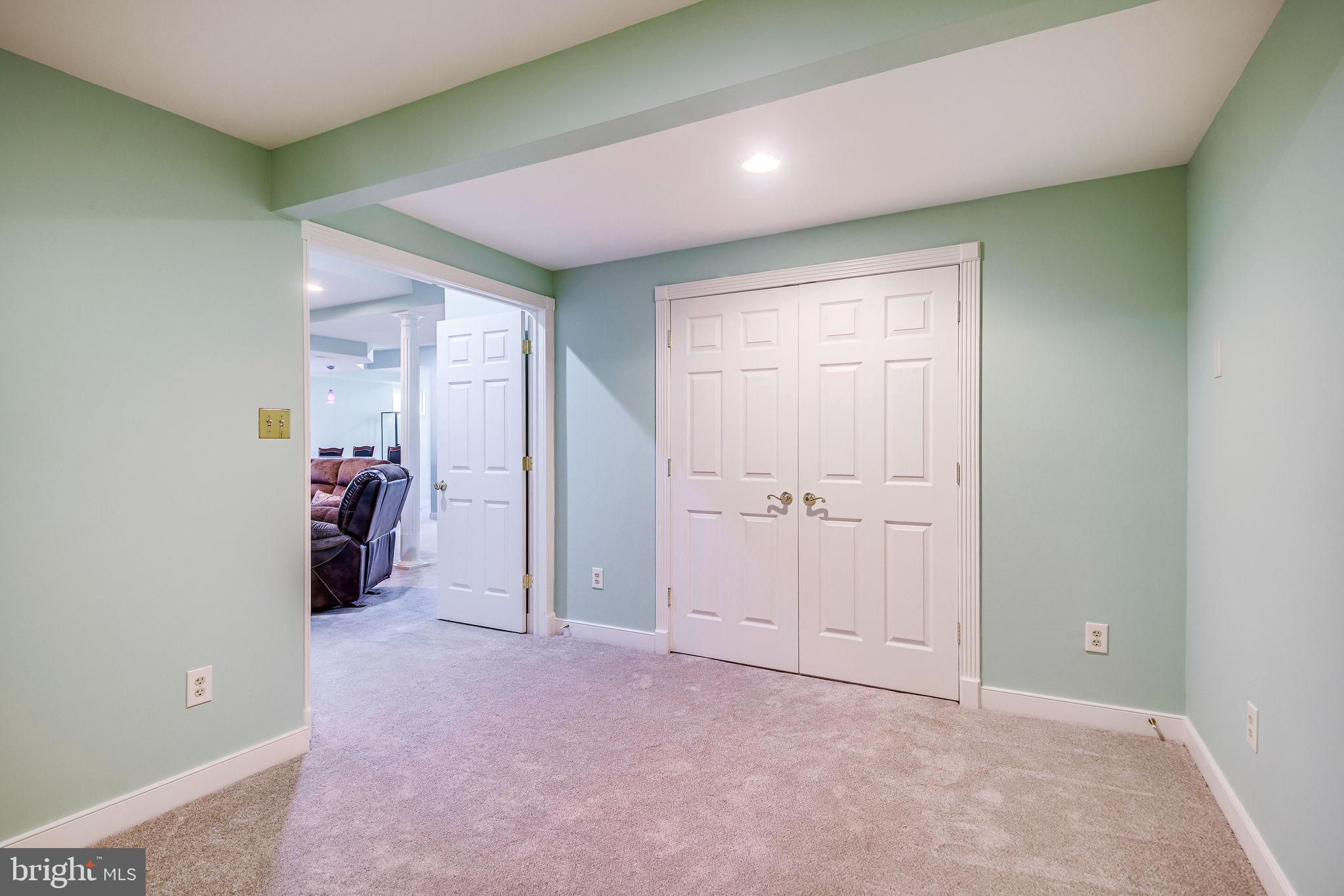 58 Rutherford Circle Sterling, VA 20165 - Photo 45 of 51 Perfect craft or exercise room