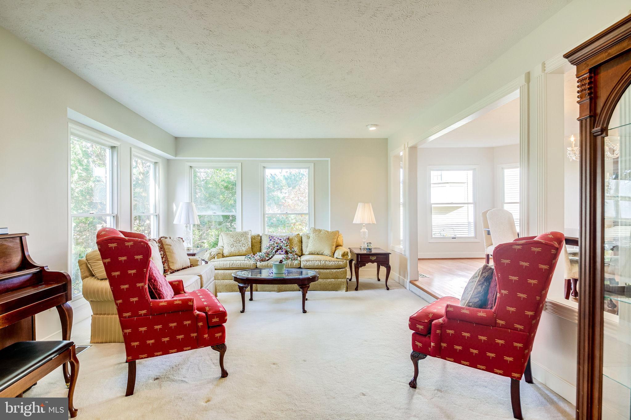 58 Rutherford Circle Sterling, VA 20165 - Photo 6 of 51 Amazing natural light