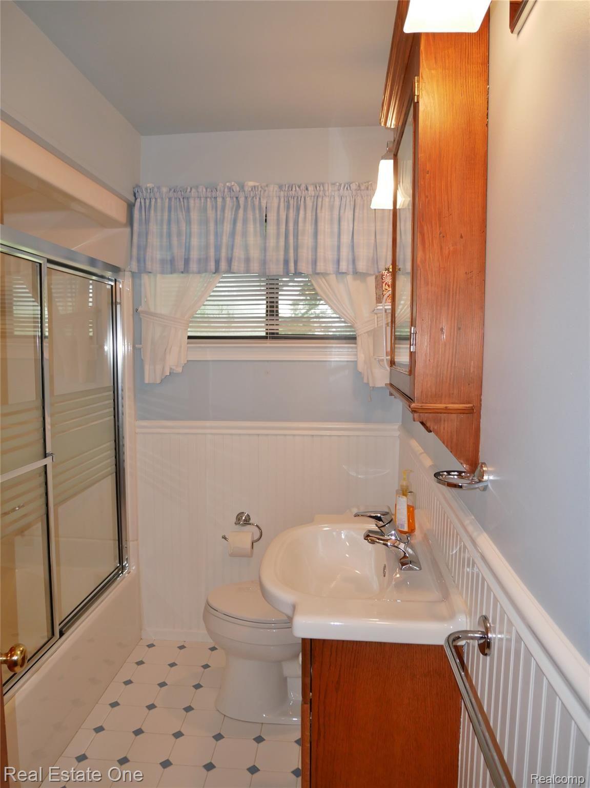 2233 Dunstable Road Birmingham, MI 48009 - Photo 13 of 18 bathroom.JPG