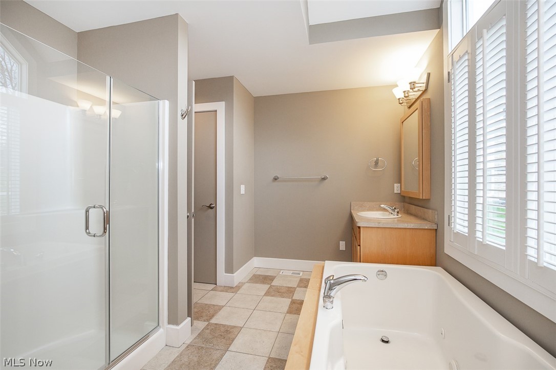 7282 Holzhauer Road Northfield, OH 44067 - Photo 17 of 47 Glamour ensuite bathroom with jetted tub