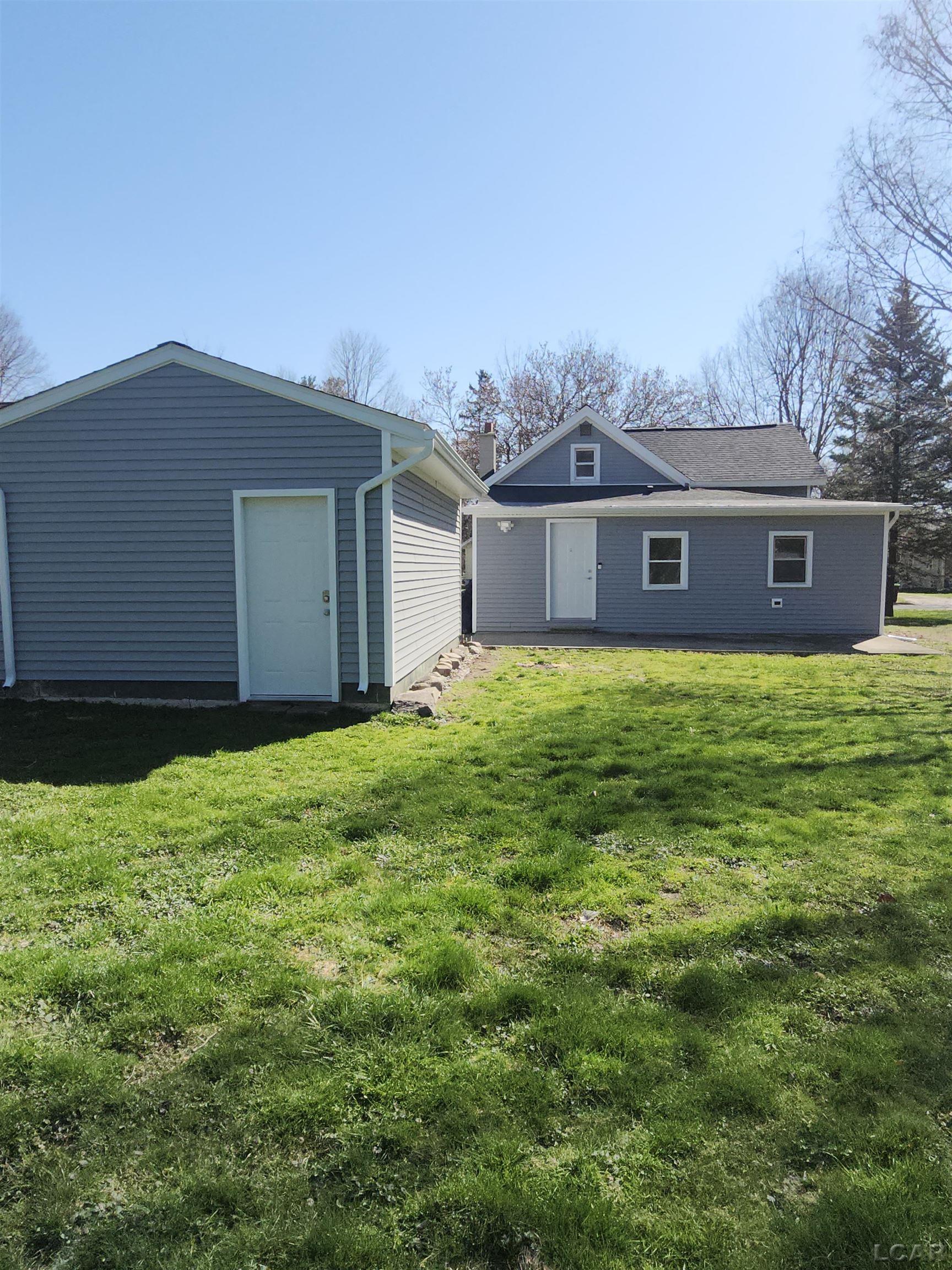 355 Budlong Street Adrian, MI 49221 - Photo 4 of 20
