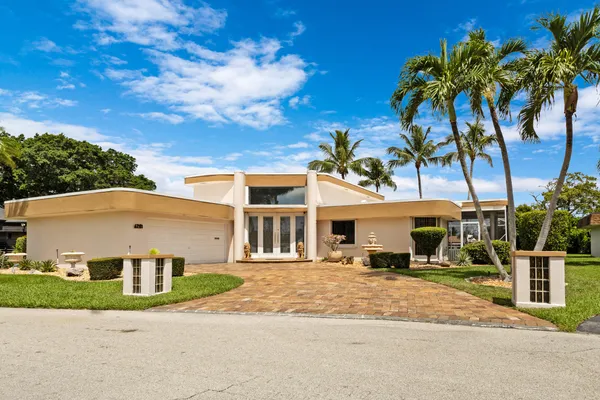$949,000 | 6201 Royal Poinciana Lane, Tamarac, FL 33319
