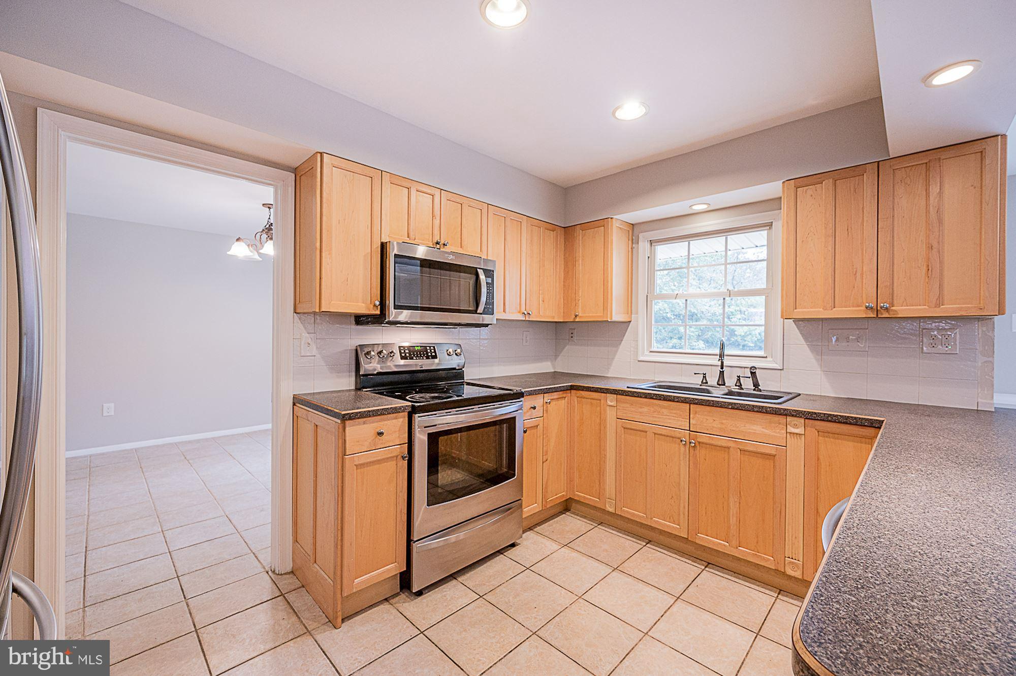 12401 Silverbirch Lane Laurel, MD 20708 - Photo 11 of 50 Eat-In Kitchen