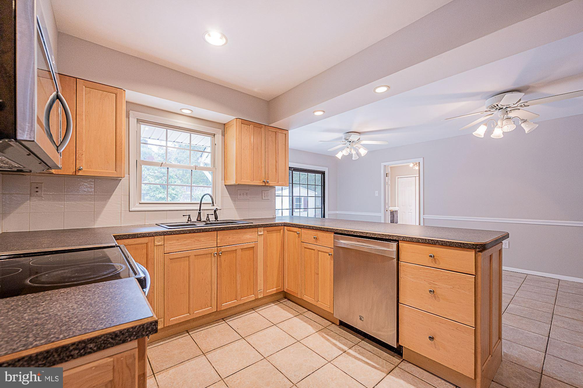 12401 Silverbirch Lane Laurel, MD 20708 - Photo 12 of 50 Eat-In Kitchen