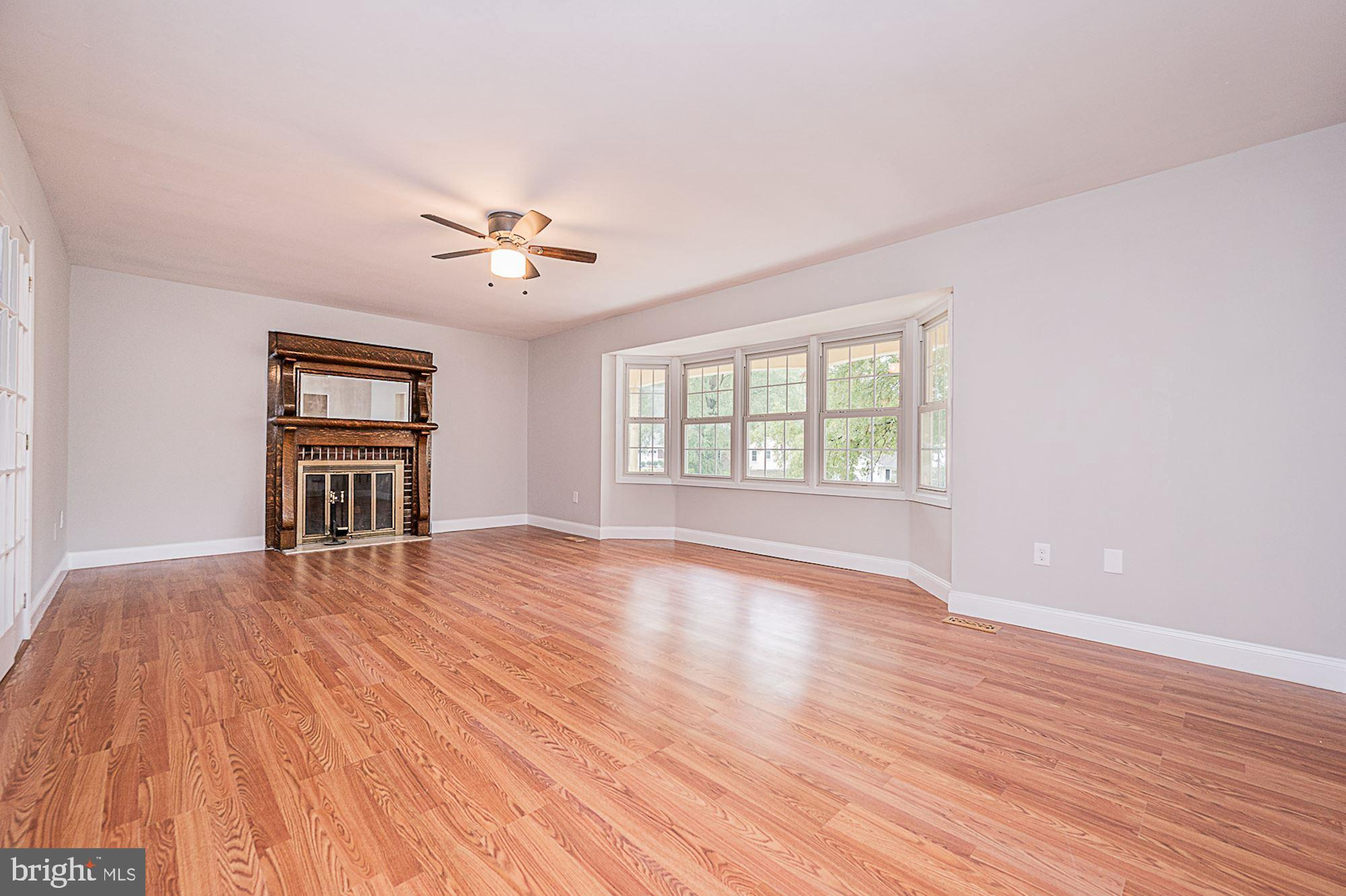 12401 Silverbirch Lane Laurel, MD 20708 - Photo 3 of 50 Living Room