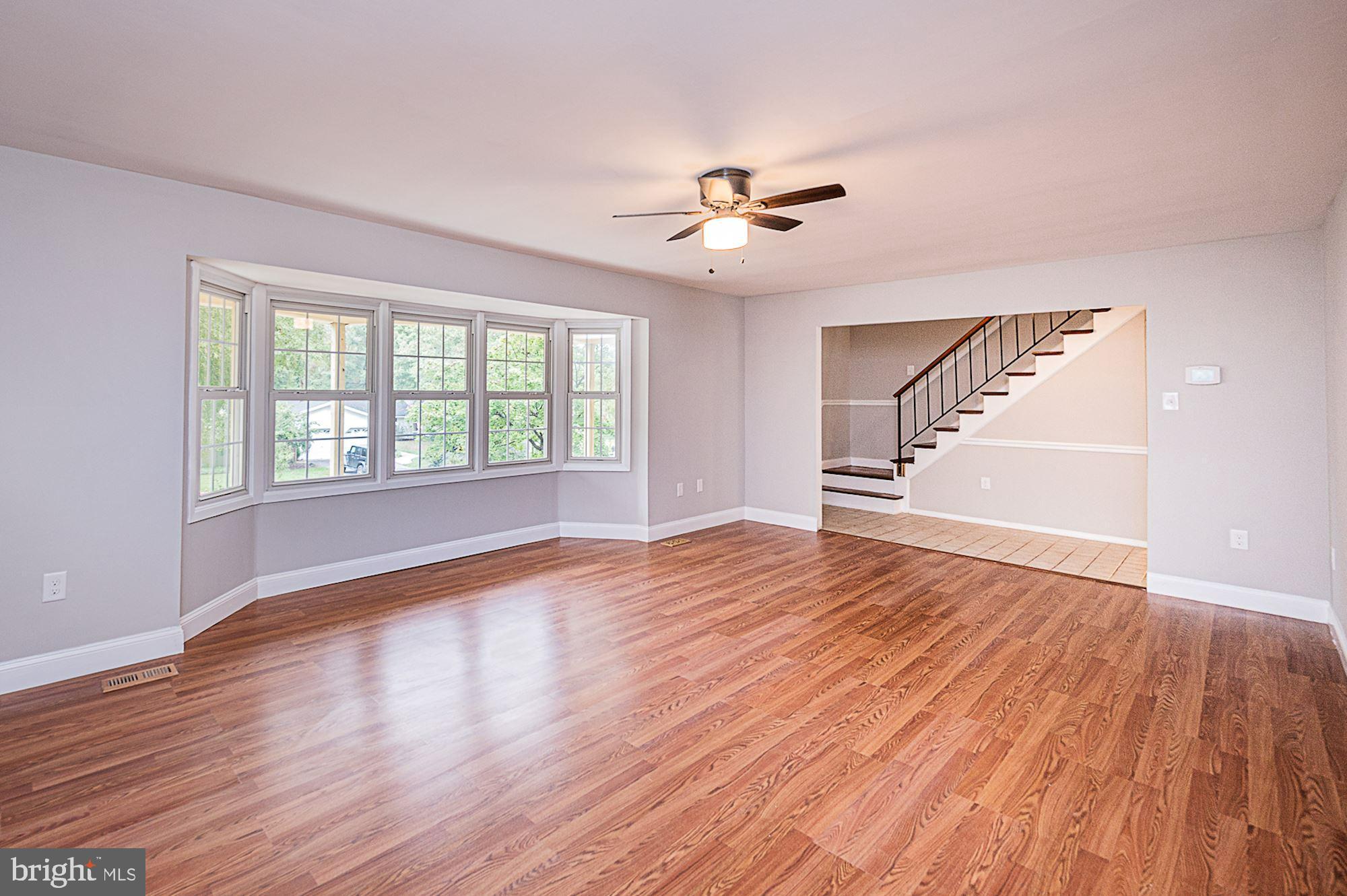 12401 Silverbirch Lane Laurel, MD 20708 - Photo 4 of 50 Living Room