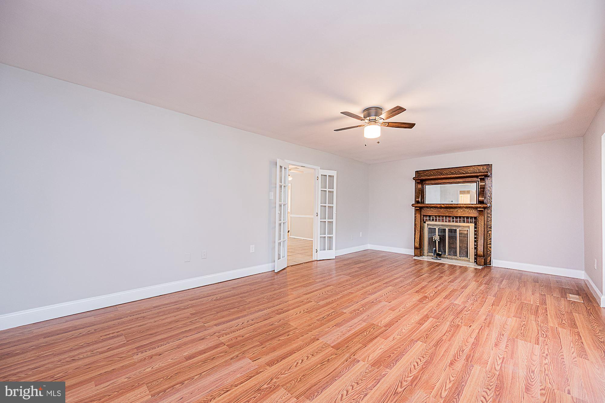 12401 Silverbirch Lane Laurel, MD 20708 - Photo 6 of 50 Living Room