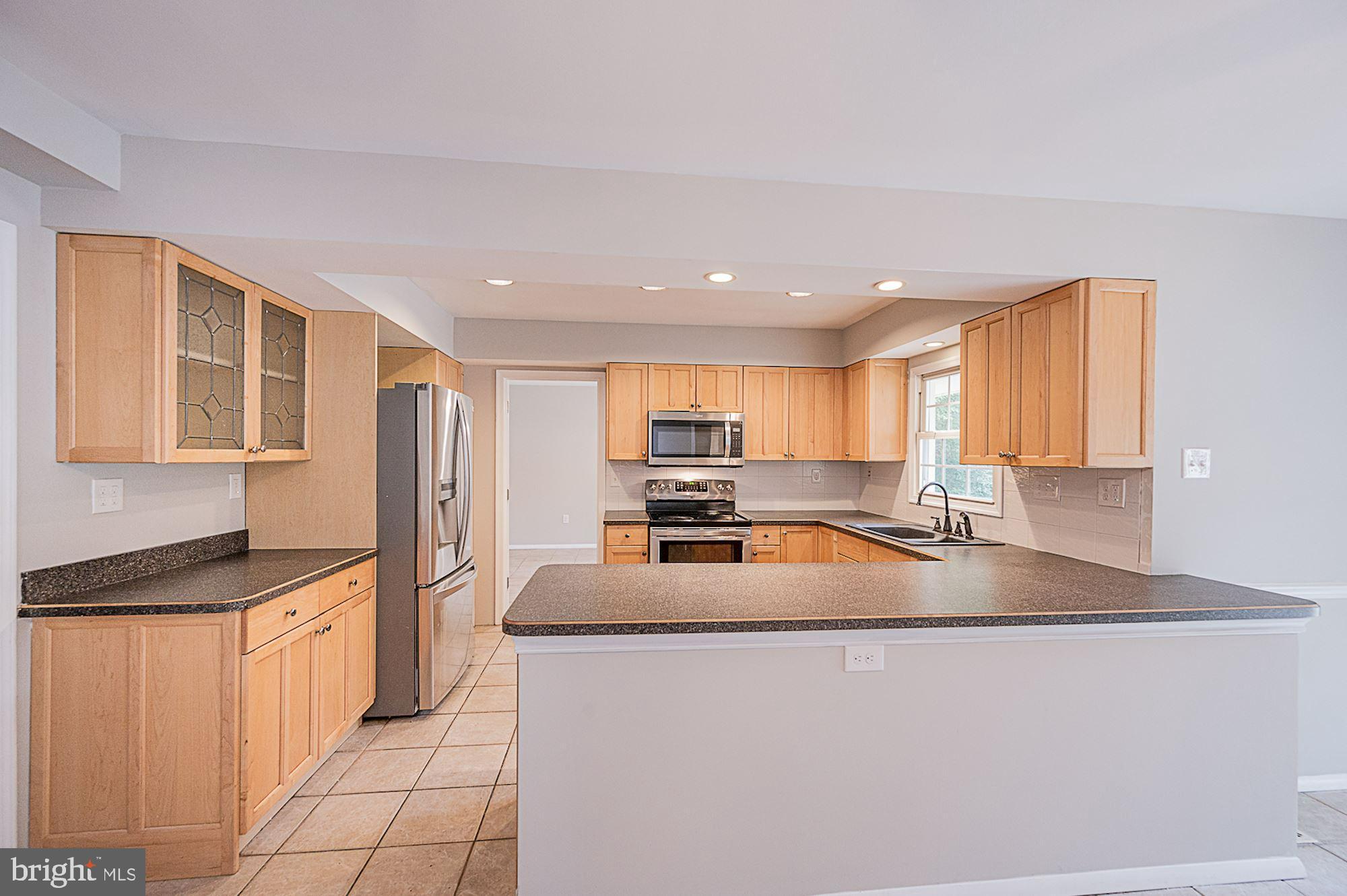 12401 Silverbirch Lane Laurel, MD 20708 - Photo 9 of 50 Eat-In Kitchen