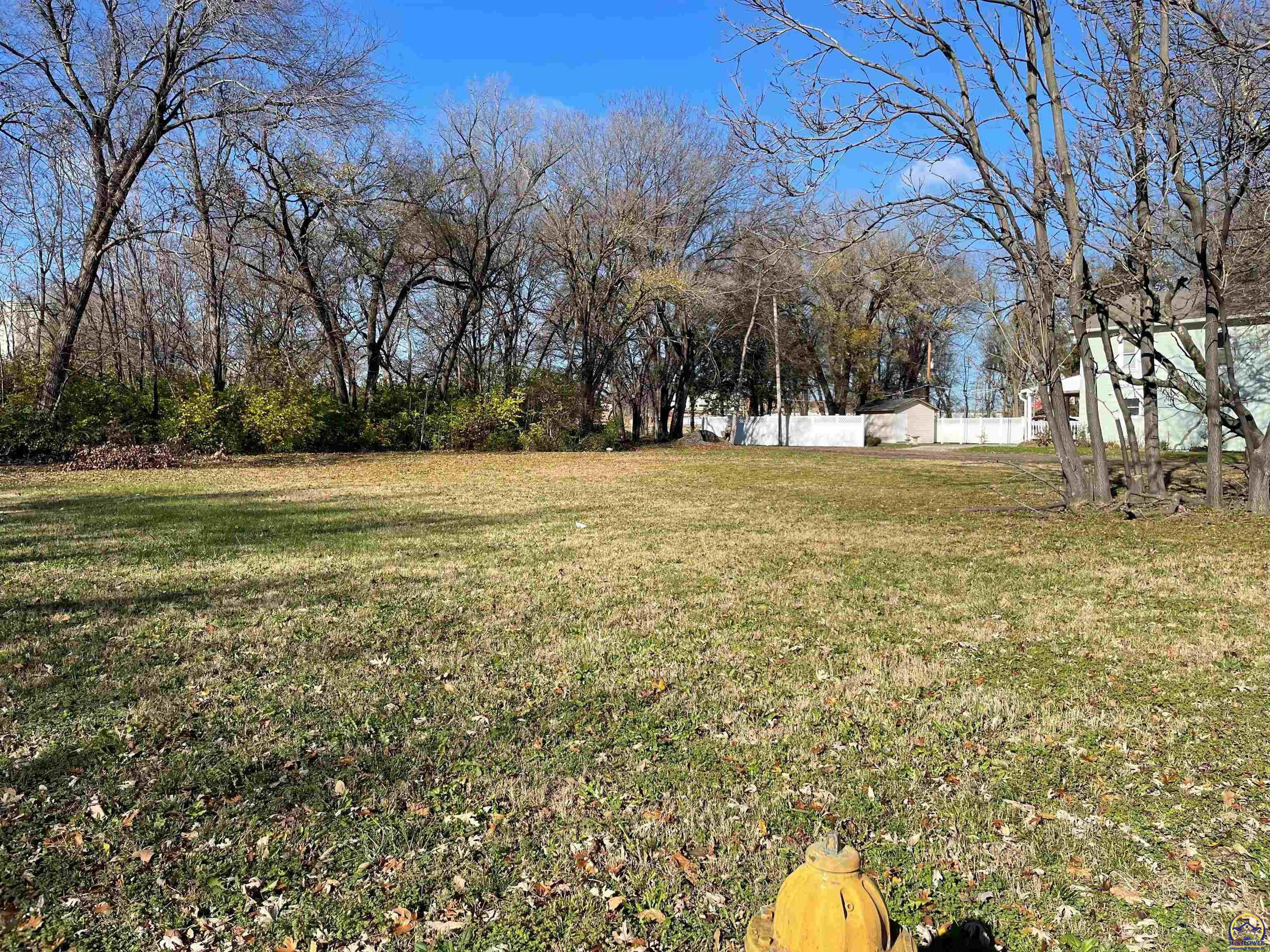 908 Southeast 10th Avenue Topeka, KS 66607 - Photo 1 of 1