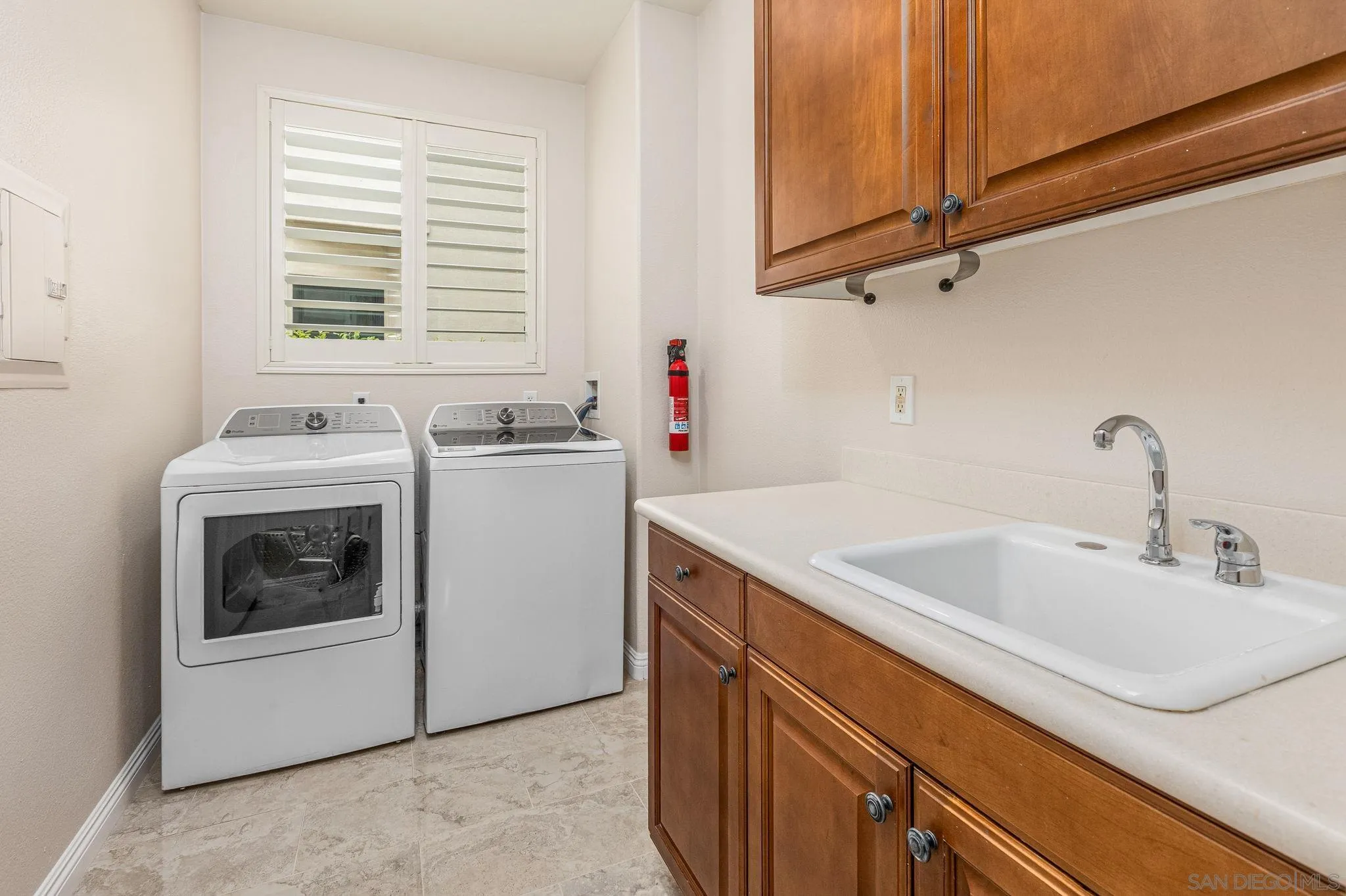 5582 Valerio Trail San Diego, CA 92130 - Photo 32 of 43 a utility room with dryer and washer