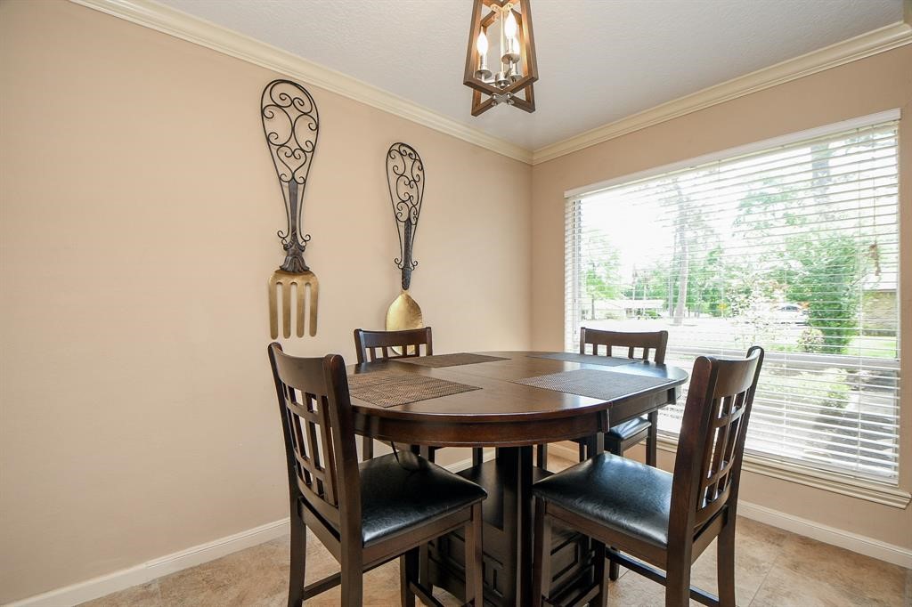1747 Burning Tree Road Houston, TX 77339 - Photo 8 of 29 Gallery Image 8