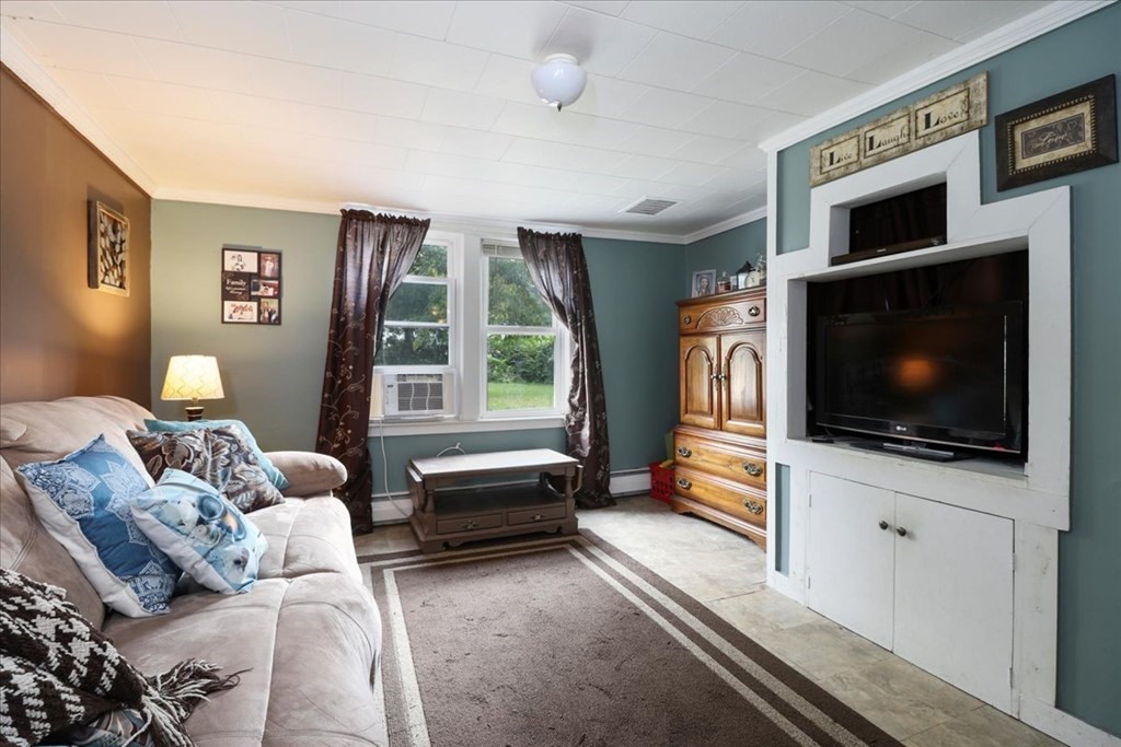 29 Sandwich Road Wareham, MA 02571 - Photo 3 of 21