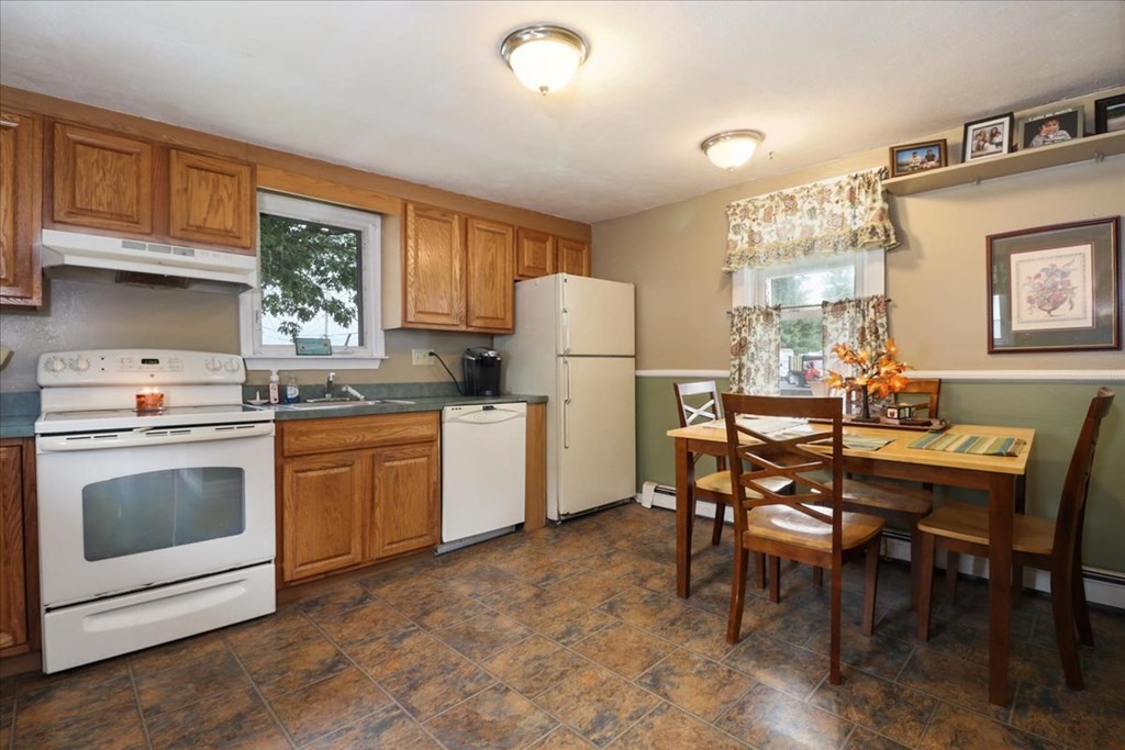 29 Sandwich Road Wareham, MA 02571 - Photo 5 of 21