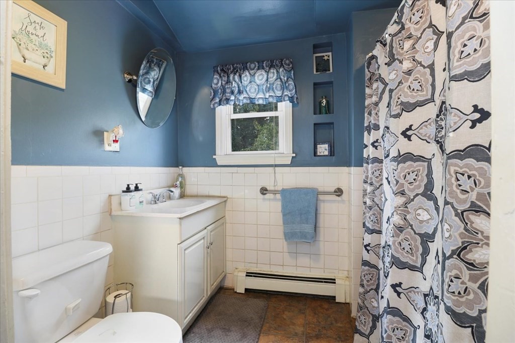 29 Sandwich Road Wareham, MA 02571 - Photo 8 of 21