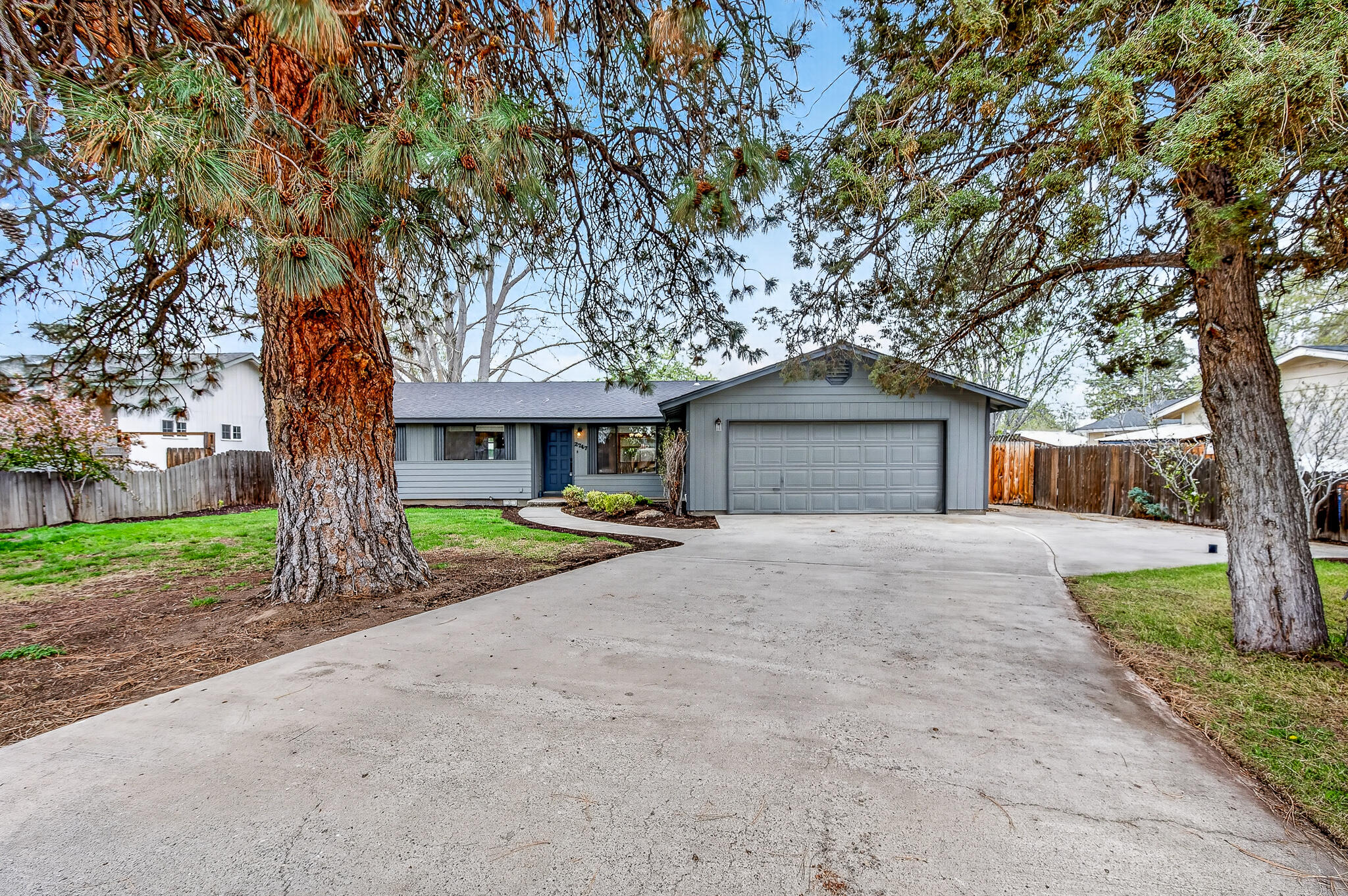 2747 Southwest 23rd Street Redmond, OR 97756 - Photo 6 of 38 MAL_3822