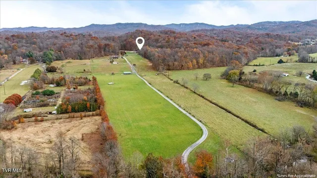 $735,000 | 203 Peoples Farm Road, Johnson City, TN 37601