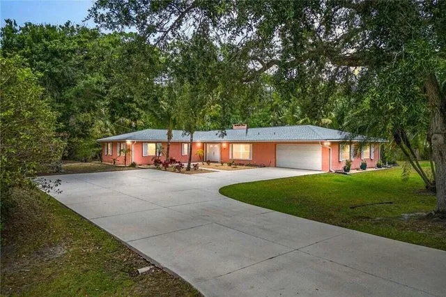 $3,500 | 115 36th Court, Vero Beach, FL 32968