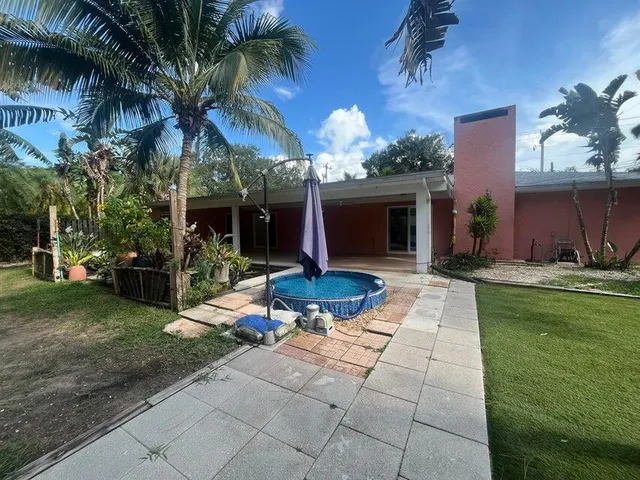 $3,500 | 115 36th Court, Vero Beach, FL 32968