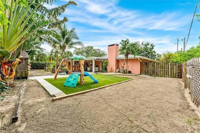 $3,500 | 115 36th Court, Vero Beach, FL 32968