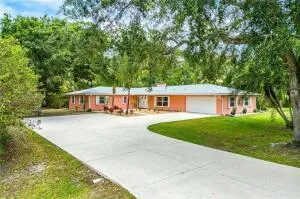 $3,500 | 115 36th Court, Vero Beach, FL 32968