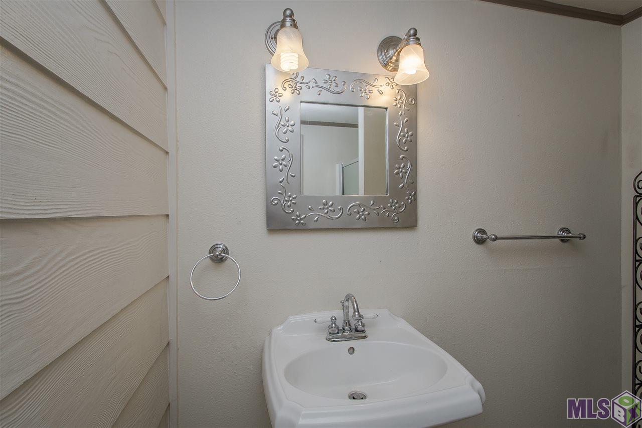 10826 Hilltree Drive Baton Rouge, LA 70810 - Photo 10 of 35