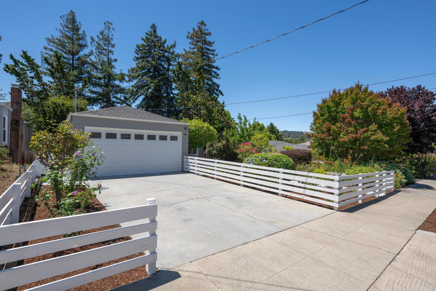 9 Inner Circle Redwood City, CA 94062 - Photo 2 of 21