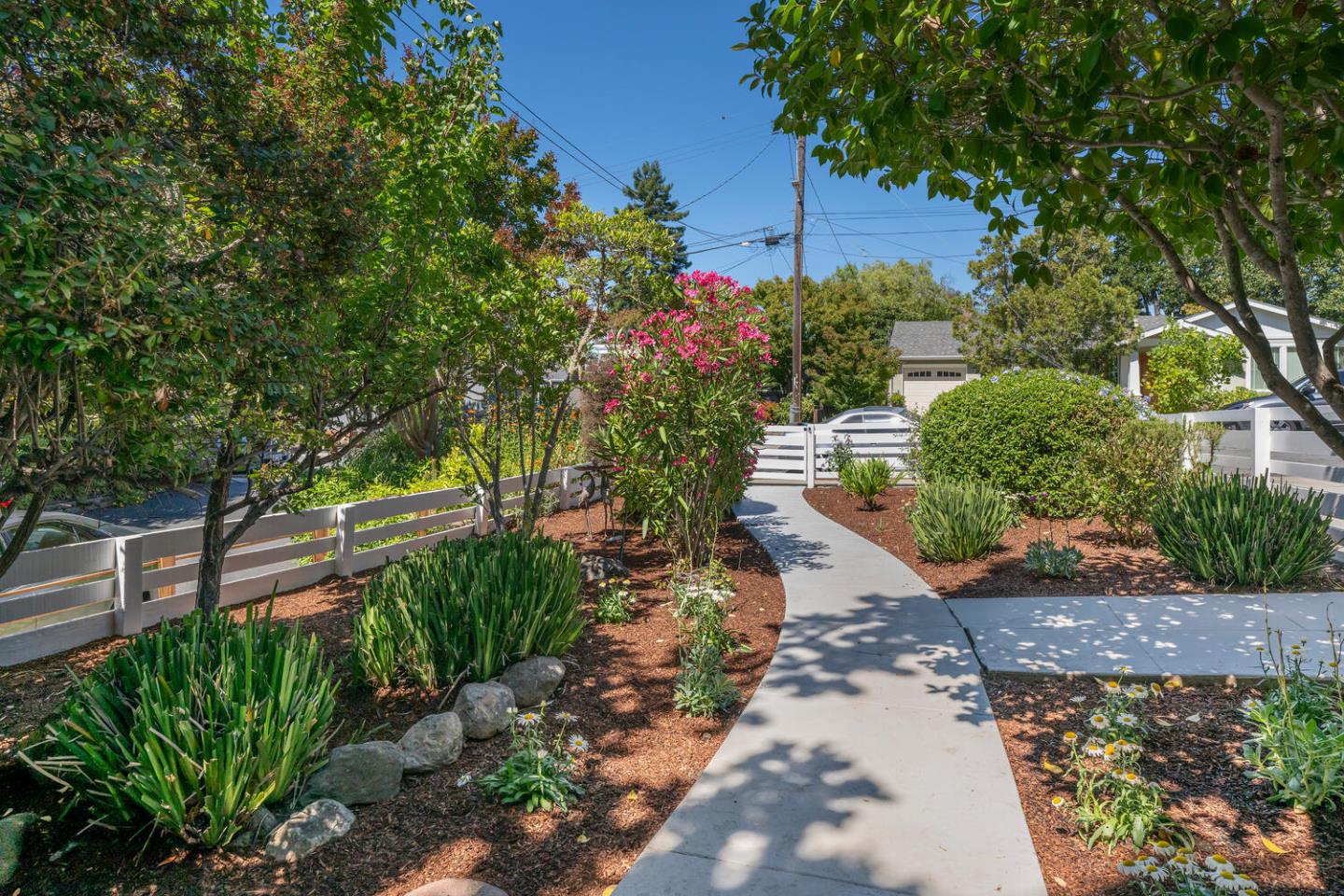 9 Inner Circle Redwood City, CA 94062 - Photo 3 of 21