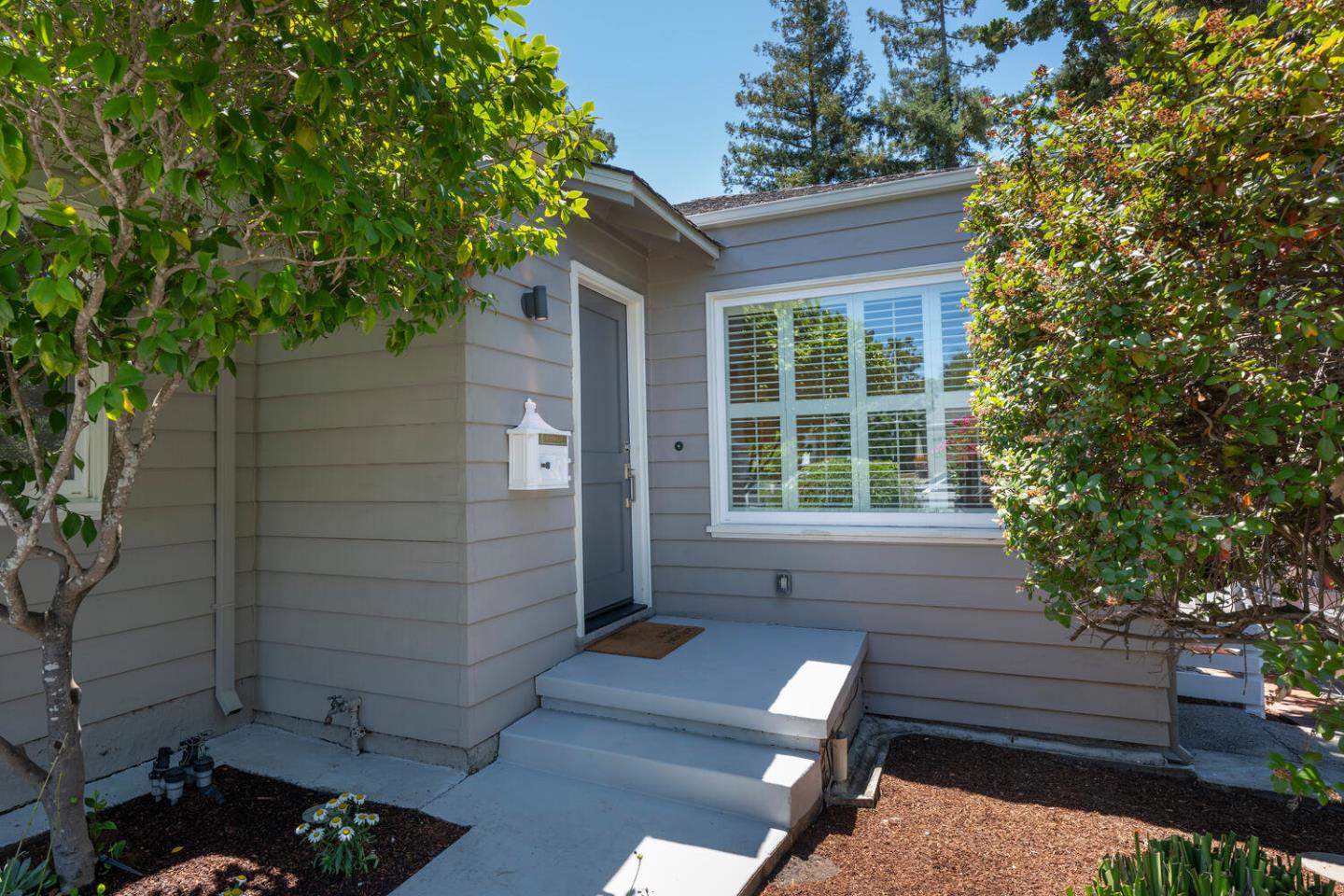 9 Inner Circle Redwood City, CA 94062 - Photo 4 of 21