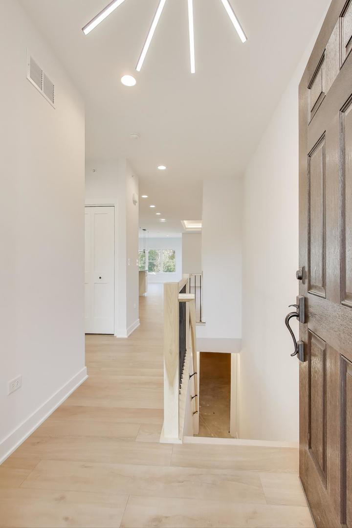 902 North Quentin Road Palatine, IL 60067 - Photo 2 of 24