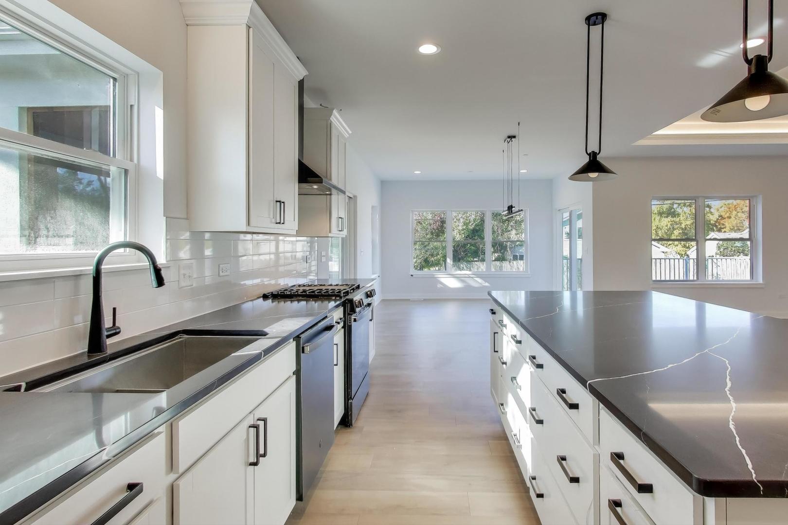 902 North Quentin Road Palatine, IL 60067 - Photo 9 of 24