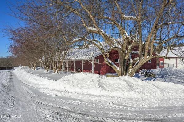 a view of a bench in the roof deck
