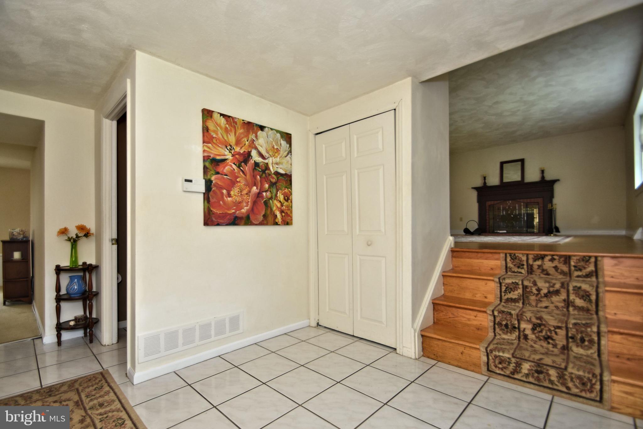 63 Boxwood Road Churchville, PA 18966 - Photo 3 of 23 Foyer