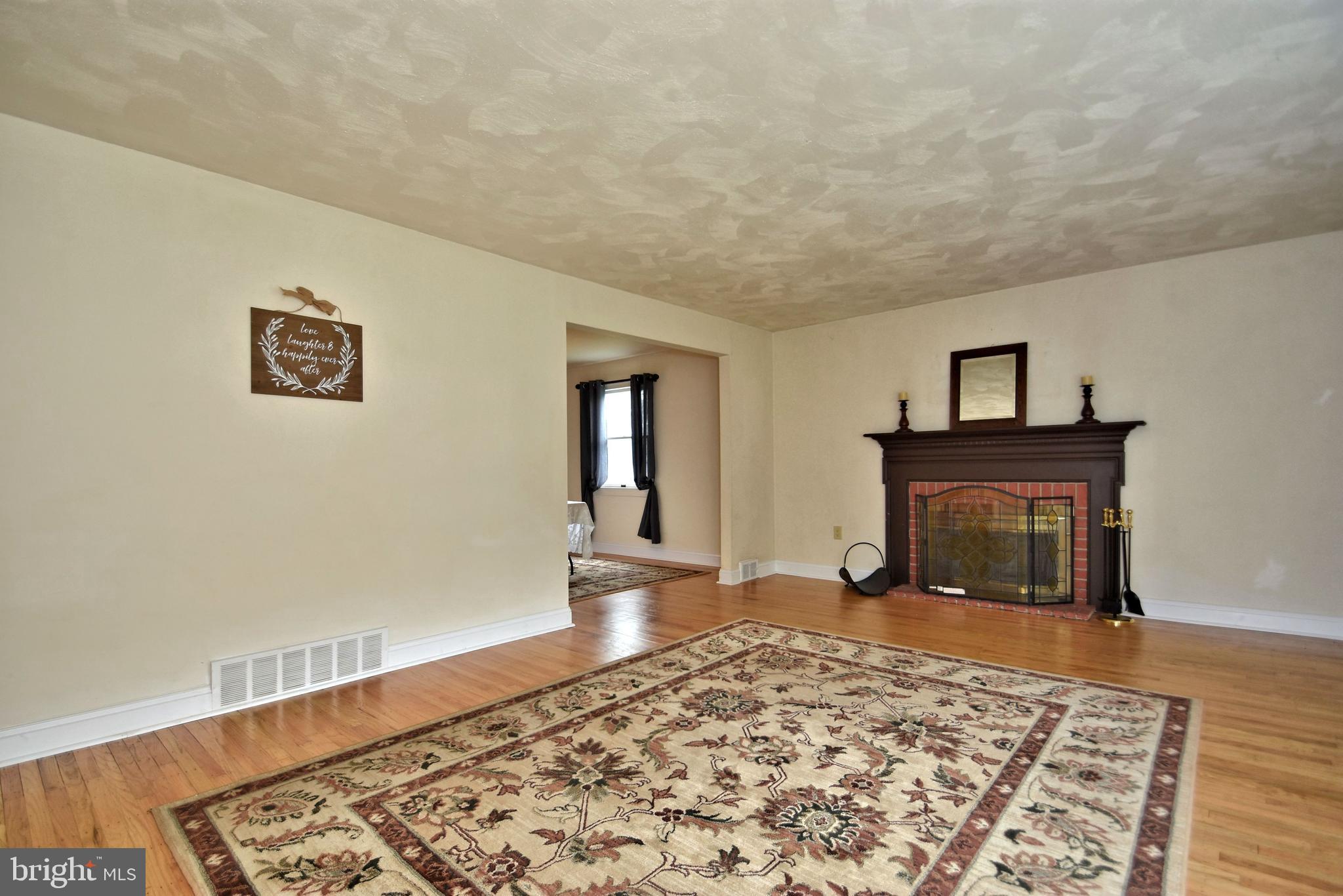 63 Boxwood Road Churchville, PA 18966 - Photo 4 of 23 Living Room