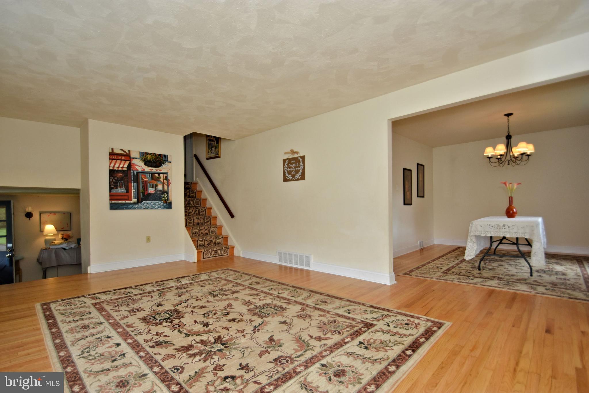 63 Boxwood Road Churchville, PA 18966 - Photo 5 of 23 Living Room