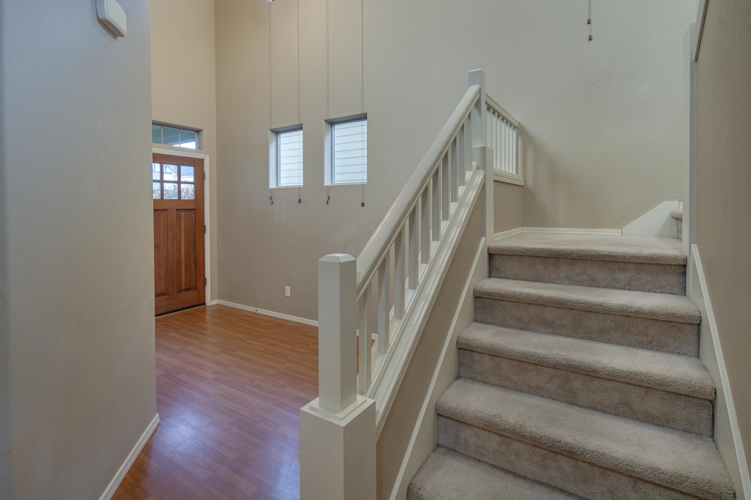62029 Quail Run Place Bend, OR 97701 - Photo 22 of 35 22-Stairway