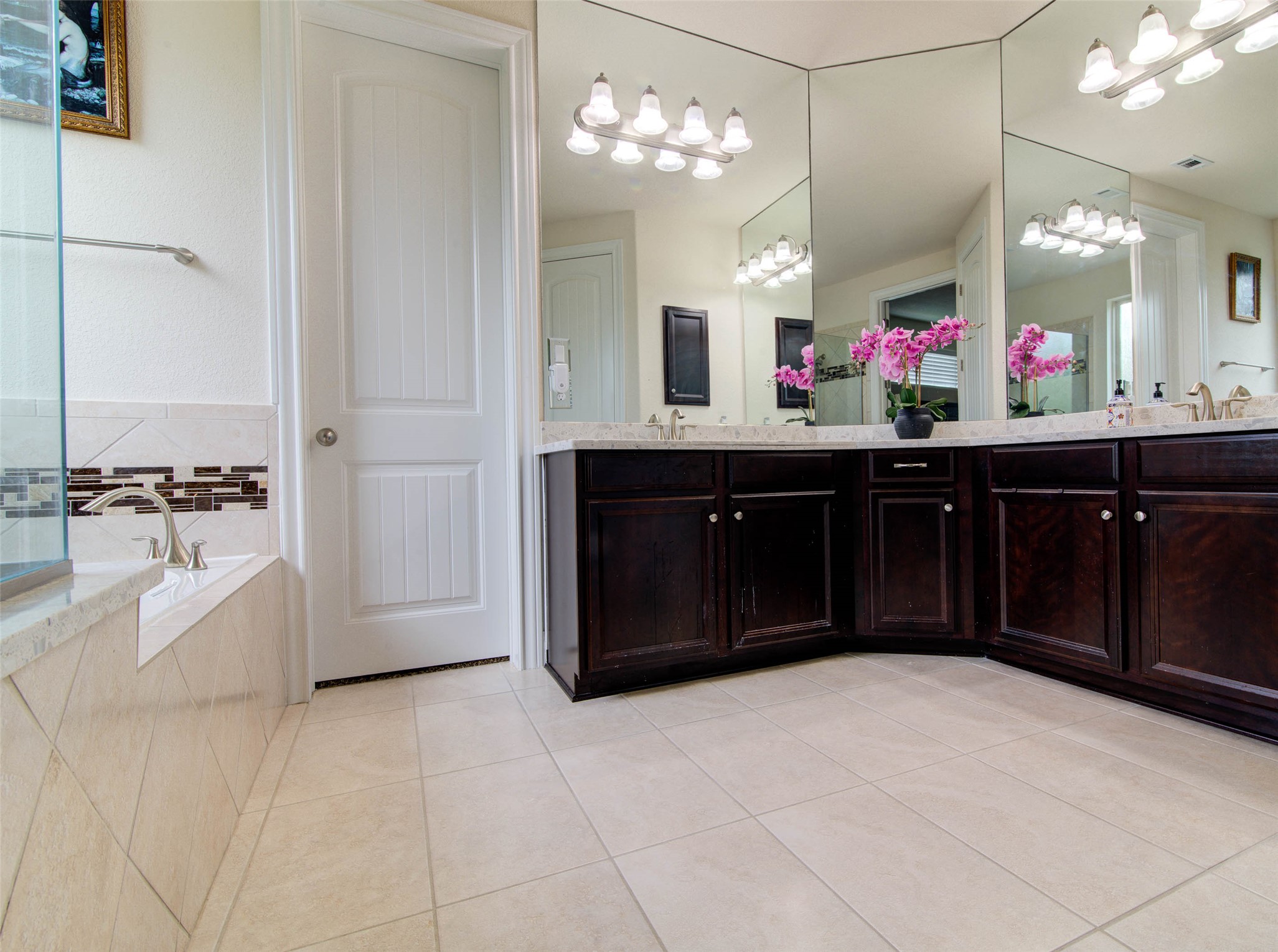15621 Cabrillo Way Austin, TX 78738 - Photo 11 of 21 a kitchen with a sink and cabinets